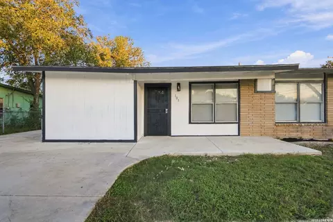 103 Chadwick Dr, San Antonio, TX 78227