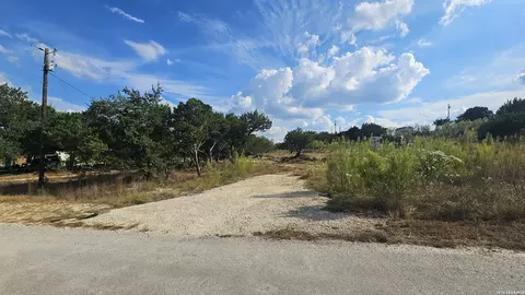 282 Blackfoot Trl, Bandera, TX 78003