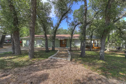 767 Valley Oaks Dr, Canyon Lake, TX 78133