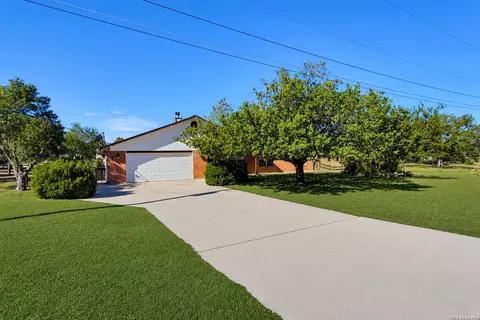 432 Knollwood Cir, Bandera, TX 78003