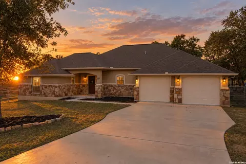 237 Great Oaks Blvd, La Vernia, TX 78121