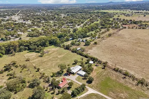 24 Edmiston Ln, Comfort, TX 78013