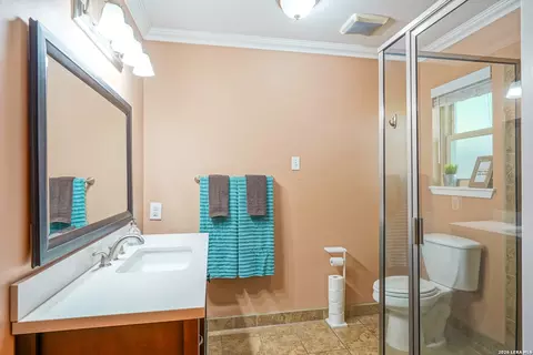 Bath - 622 Sunhaven Dr, Windcrest, TX 78239 photo 2 of 5