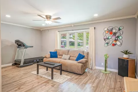 Living - 622 Sunhaven Dr, Windcrest, TX 78239 photo 1 of 4