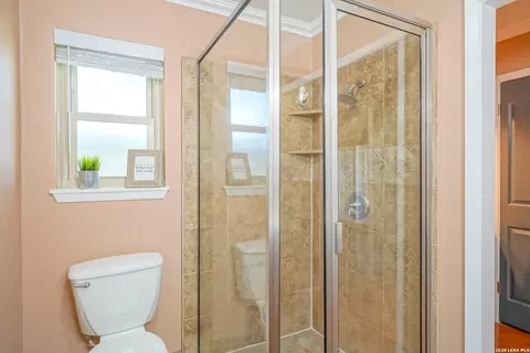 Bath - 622 Sunhaven Dr, Windcrest, TX 78239 photo 3 of 5