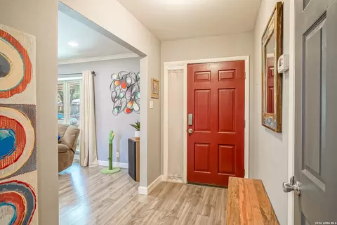 Entry Way - 622 Sunhaven Dr, Windcrest, TX 78239 photo 2 of 2
