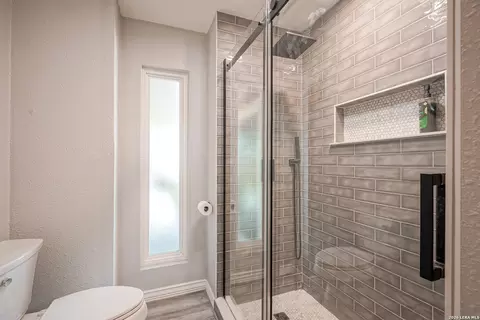 Bath - 622 Sunhaven Dr, Windcrest, TX 78239 photo 5 of 5