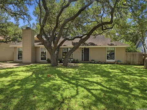 327 Deer Creek Dr, Boerne, TX 78006