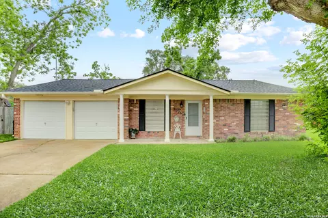 8026 Leigh Rd, Hitchcock, TX 77563