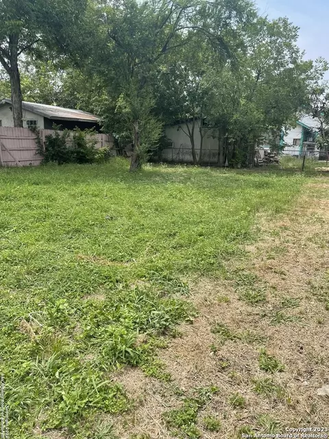 812 W Hollywood Ave, San Antonio, TX 78212