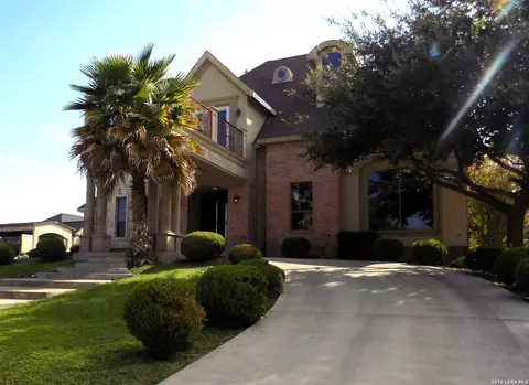1691 Rio Dr, Eagle Pass, TX 78852 photo 3