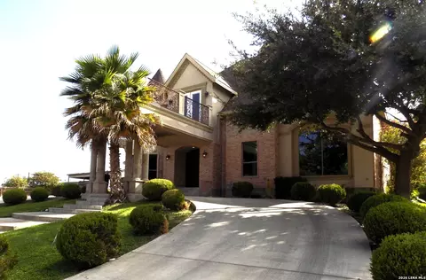 1691 Rio Dr, Eagle Pass, TX 78852 photo 2