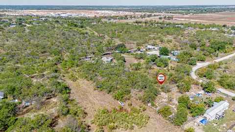 589 County Road 6842, Lytle, TX 78052 photo 5