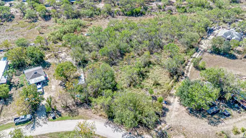 589 County Road 6842, Lytle, TX 78052 photo 3