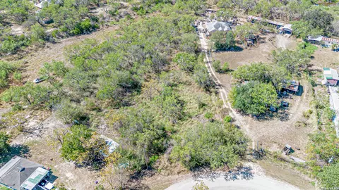 589 County Road 6842, Lytle, TX 78052 photo 4