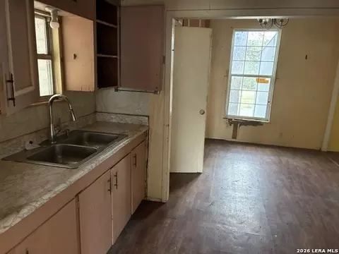 Other - 136 E Doughty St, Uvalde, TX 78801 photo 4 of 4