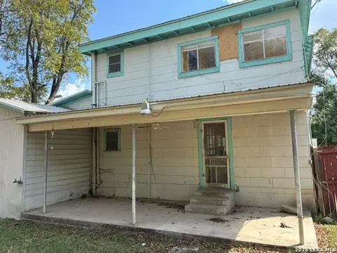 Exterior - 136 E Doughty St, Uvalde, TX 78801 photo 1 of 1