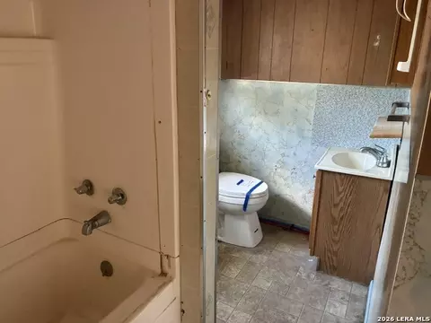 Bath - 136 E Doughty St, Uvalde, TX 78801 photo 2 of 2