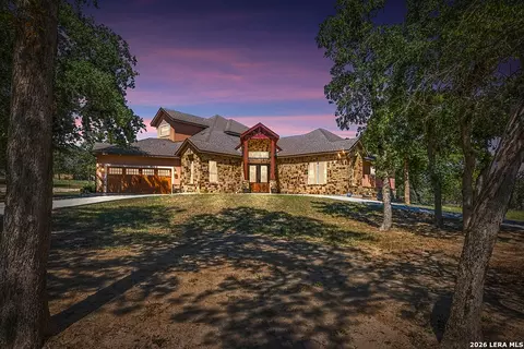 507 Enchanted Oak Dr, La Vernia, TX 78121