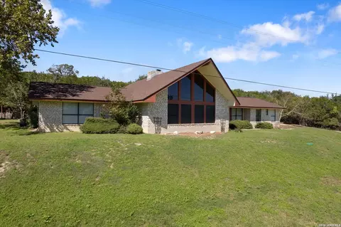 2044 Medina Hwy, Kerrville, TX 78028