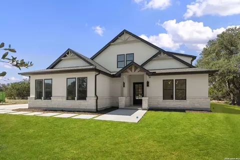 1088 Buckskin Trl, Bandera, TX 78003