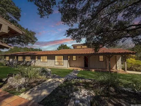 789 Barbara Dr, Canyon Lake, TX 78133