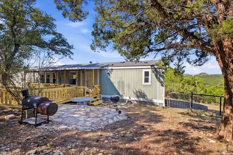 495 Kings Dr, Canyon Lake, TX 78133