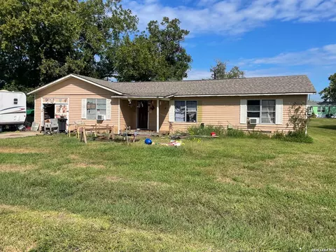 206 E Beecher Ave, Palacios, TX 77465