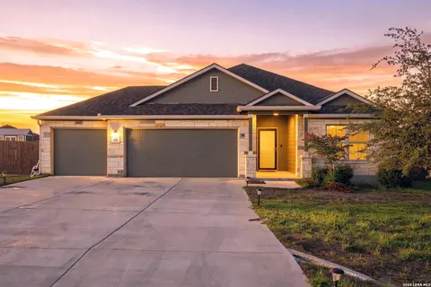 155 Arched Oak Loop, Floresville, TX 78114