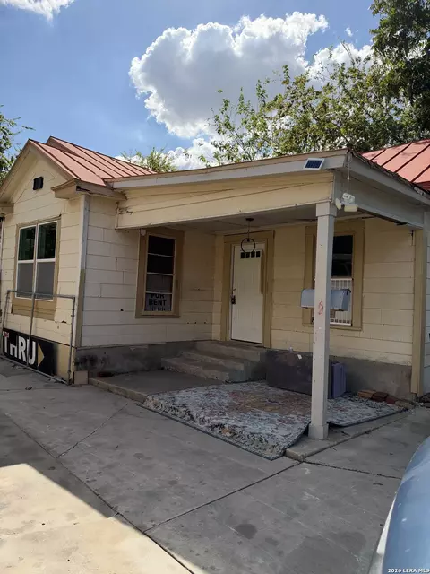 1030 W Ridgewood Ct, San Antonio, TX 78201