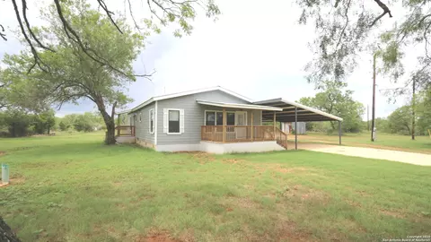 2257 Cr 475, Nixon, TX 78140