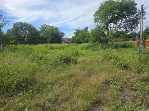 8119 W Dixon Rd, Somerset, TX 78069