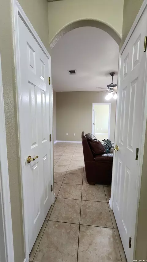 Entry Way - 1901 Lindburgh Cir, Eagle Pass, TX 78852 photo 5 of 5