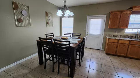 Dining - 1901 Lindburgh Cir, Eagle Pass, TX 78852 photo 3 of 7