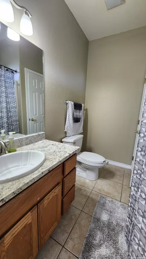 Bath - 1901 Lindburgh Cir, Eagle Pass, TX 78852 photo 1 of 5