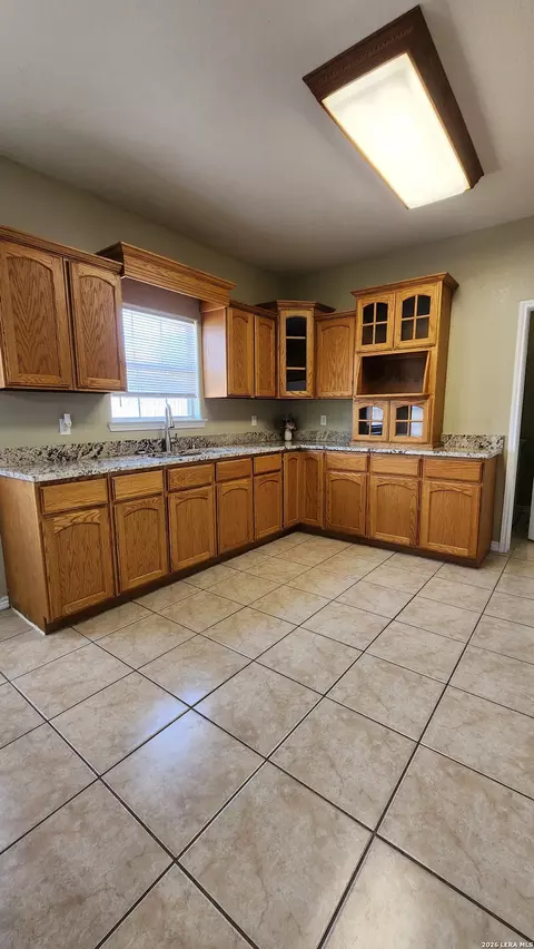 Kitchen - 1901 Lindburgh Cir, Eagle Pass, TX 78852 photo 2 of 10