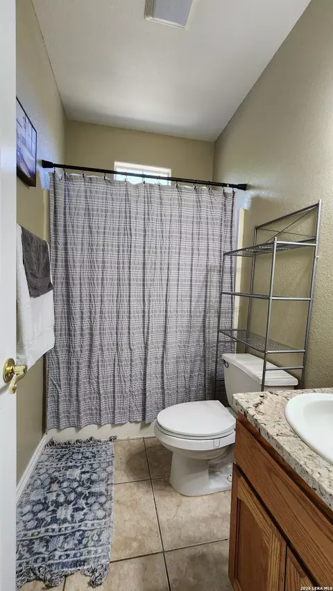 Bath - 1901 Lindburgh Cir, Eagle Pass, TX 78852 photo 3 of 5