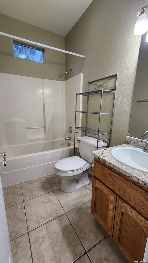 Bath - 1901 Lindburgh Cir, Eagle Pass, TX 78852 photo 5 of 5