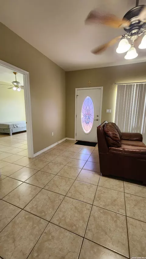 Entry Way - 1901 Lindburgh Cir, Eagle Pass, TX 78852 photo 2 of 5