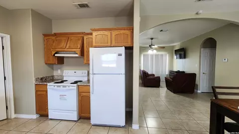 Kitchen - 1901 Lindburgh Cir, Eagle Pass, TX 78852 photo 9 of 10