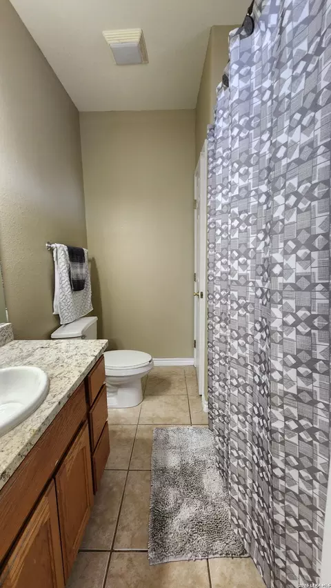 Bath - 1901 Lindburgh Cir, Eagle Pass, TX 78852 photo 2 of 5
