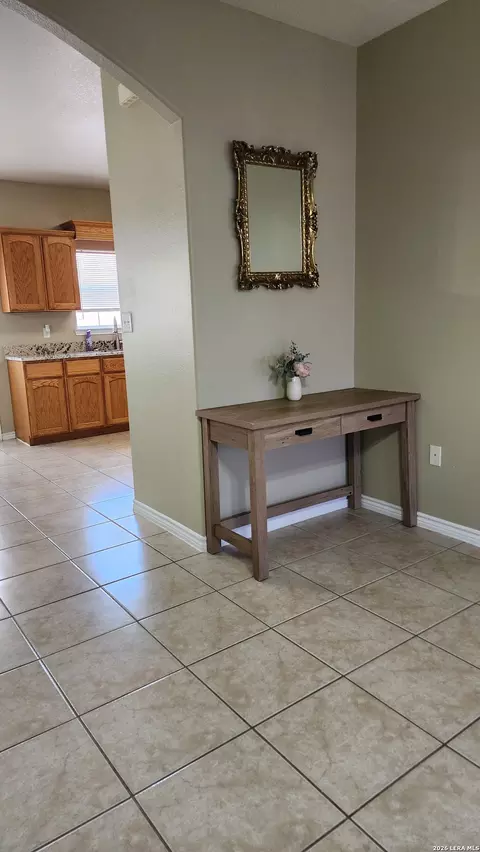 Entry Way - 1901 Lindburgh Cir, Eagle Pass, TX 78852 photo 4 of 5