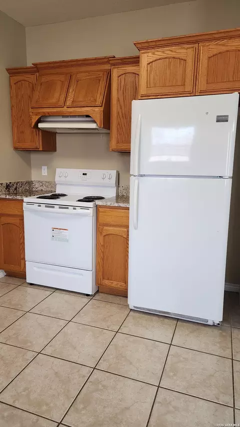 Kitchen - 1901 Lindburgh Cir, Eagle Pass, TX 78852 photo 8 of 10