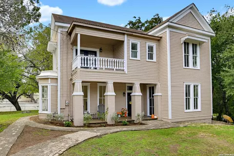 221 W Washington, Seguin, TX 78155