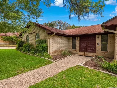 1744 Glen Rd, Kerrville, TX 78028