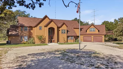 573 Flower Trail Loop, Floresville, TX 78114