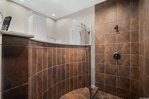 Bath - 17915 Rockys Cir, Lytle, TX 78052 photo 3 of 6