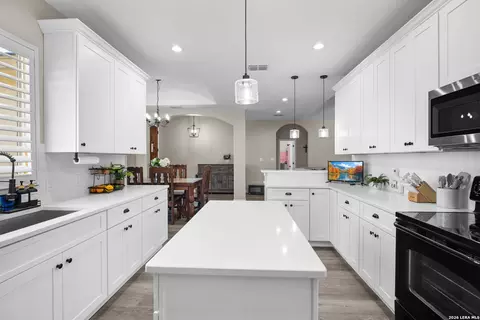 Kitchen - 17915 Rockys Cir, Lytle, TX 78052 photo 3 of 4