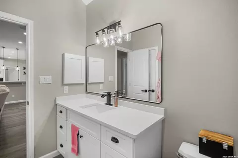 Bath - 17915 Rockys Cir, Lytle, TX 78052 photo 6 of 6