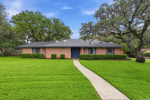 228 Sagecrest Dr, Hollywood Park, TX 78232